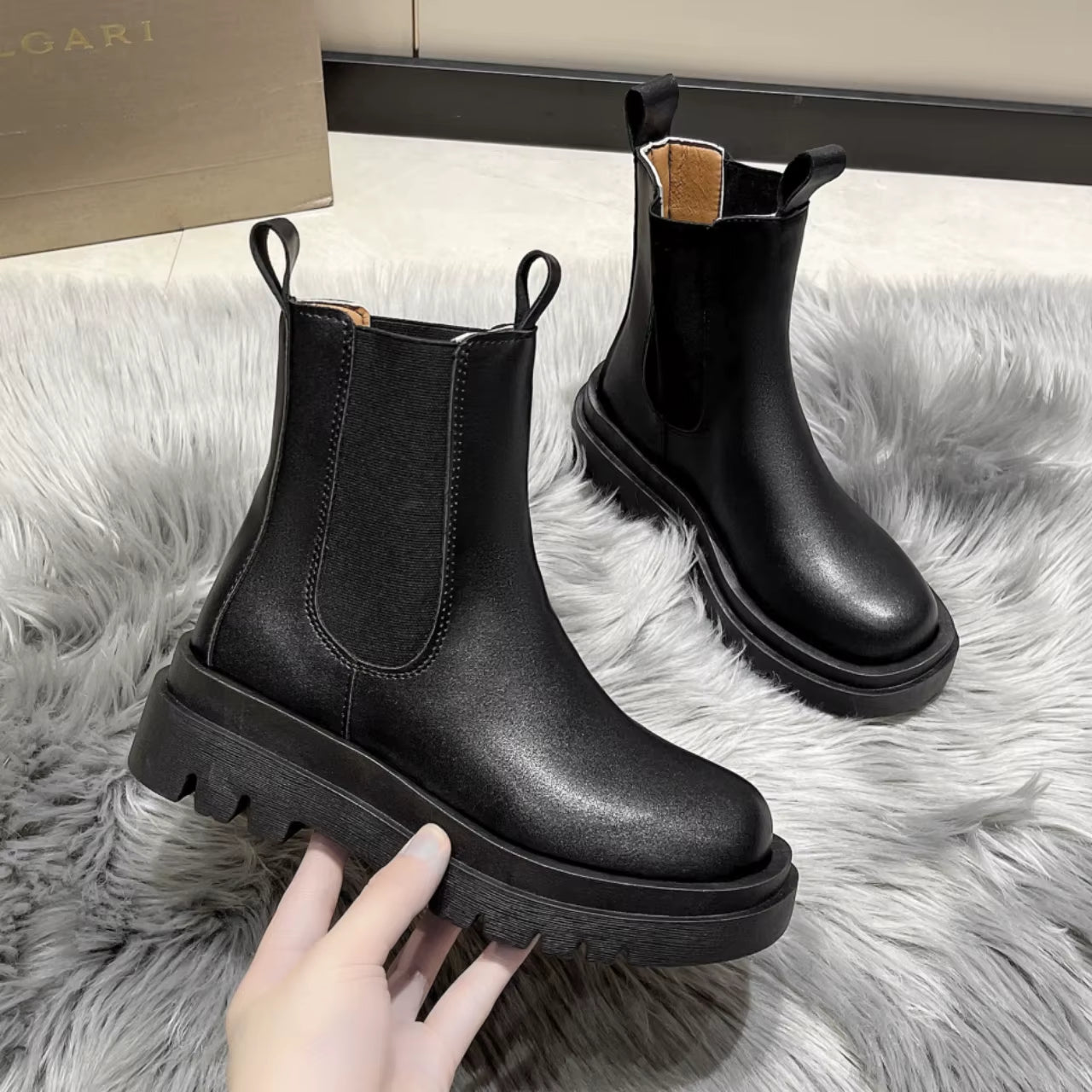 Women Boots Hot Luxury Thick Sole Chelsea Boots Women 2024 New Autumn Flat Casual Boots High Quality Fashion Shoes for Women