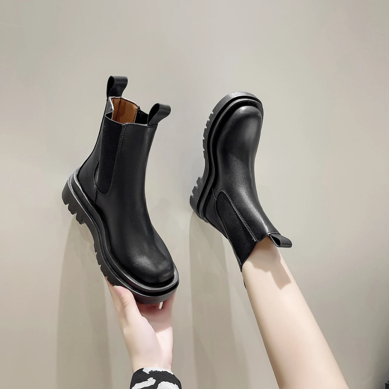 Women Boots Hot Luxury Thick Sole Chelsea Boots Women 2024 New Autumn Flat Casual Boots High Quality Fashion Shoes for Women